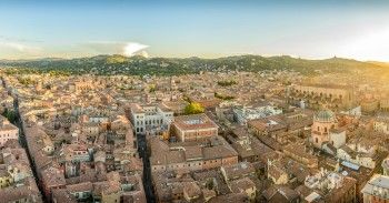 Entdecken Sie den Charme von Bologna: Eine Reise in die italienische Stadt der Kultur und Gastronomie