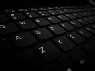 Le clavier anglais : un portail vers la communication globale