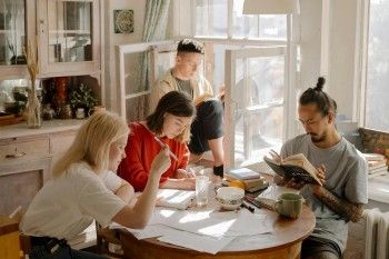 Accogliere il mondo: una guida per studenti stranieri in cerca di famiglie ospitanti