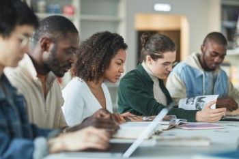 Encontrar su hogar lejos del hogar: una guía para estudiantes internacionales que buscan familias anfitrionas