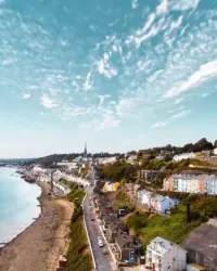 Explore las ciudades y el campo de Irlanda para el intercambio de idiomas perfecto para su hijo