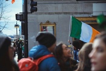 アイルランドの人々の生活に浸る：文化的で豊かな体験