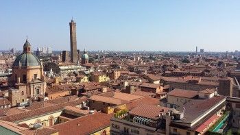 ボローニャ：イタリア中心部への旅