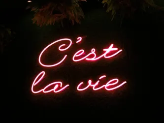 Complicated love: between passion and turmoil