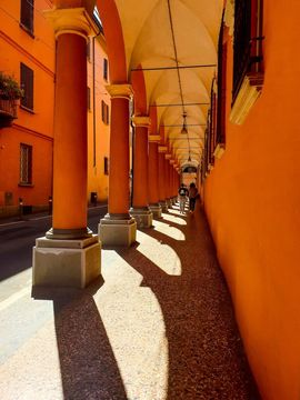 볼로냐의 아름다움 탐험: 문화, 음식, 역사를 통한 여행