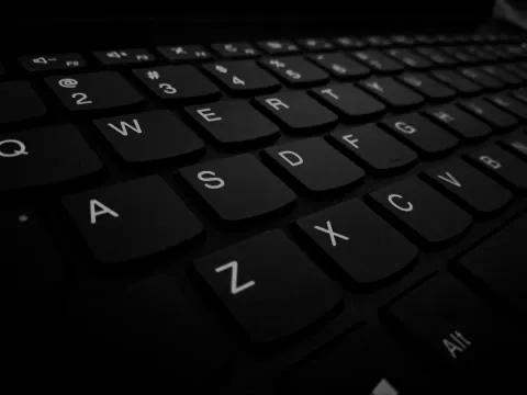Le clavier anglais : un portail vers la communication globale