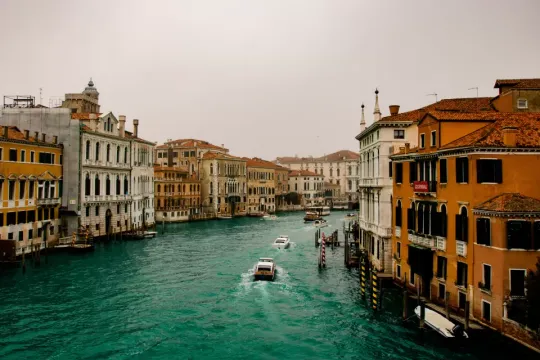 Italia in Inglese: Un Epico Viaggio Attraverso la Terra dei Sogni, Storia e Trionfi Artistici