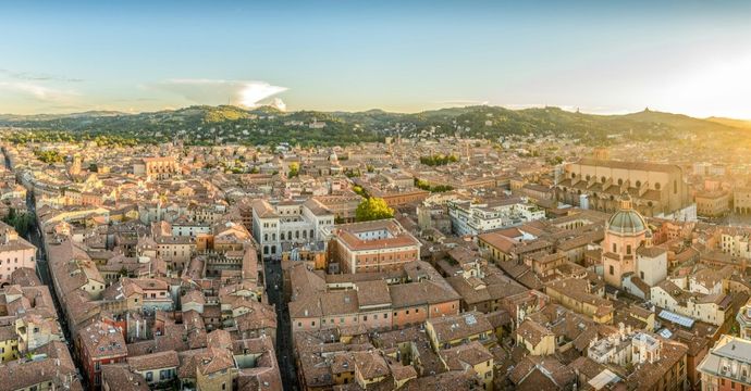 Esplorando il Fascino di Bologna: Un Viaggio nella Città Italiana della Cultura e della Gastronomia